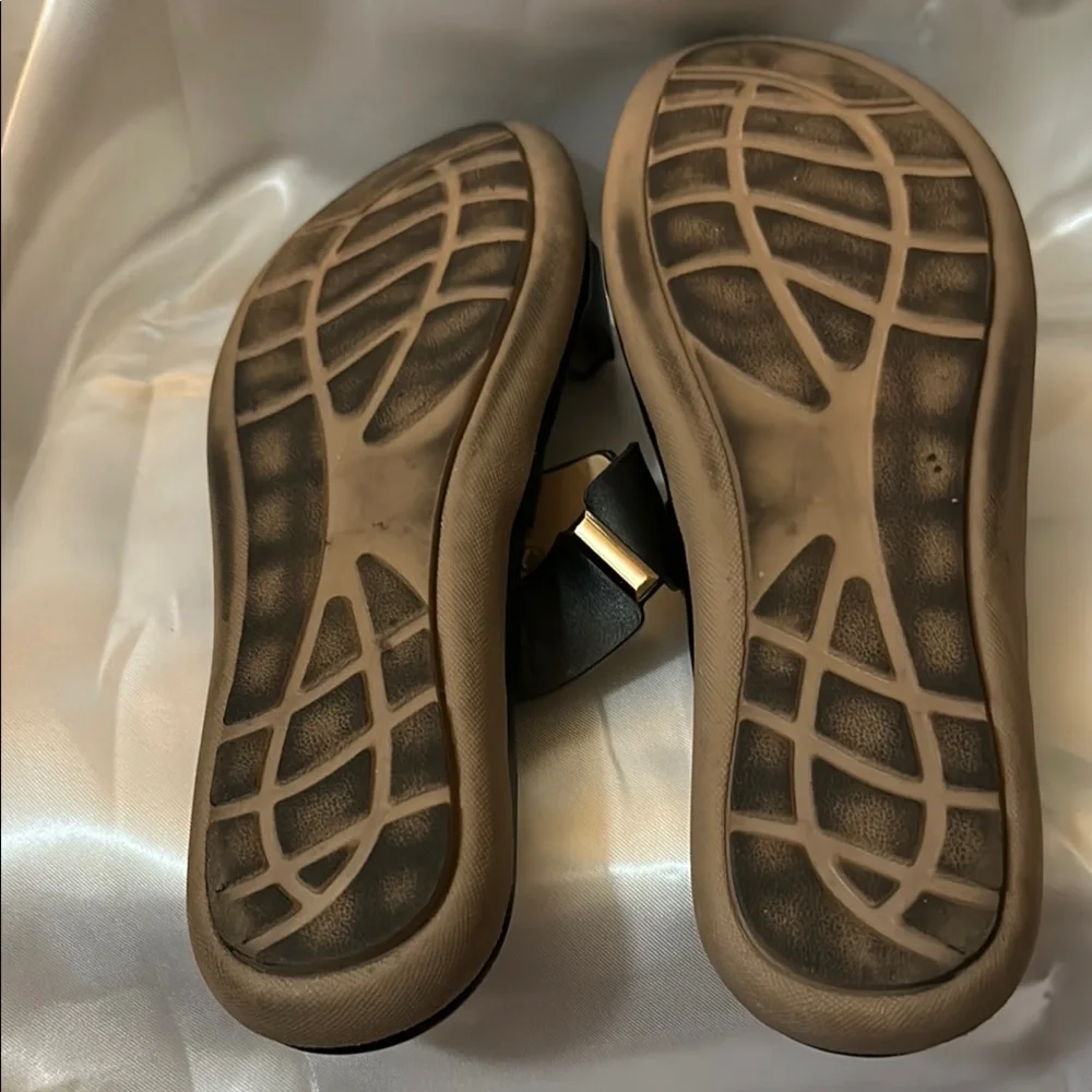 BLACK SLIDES WITH GOLD ACCENT - Picture 9 of 10